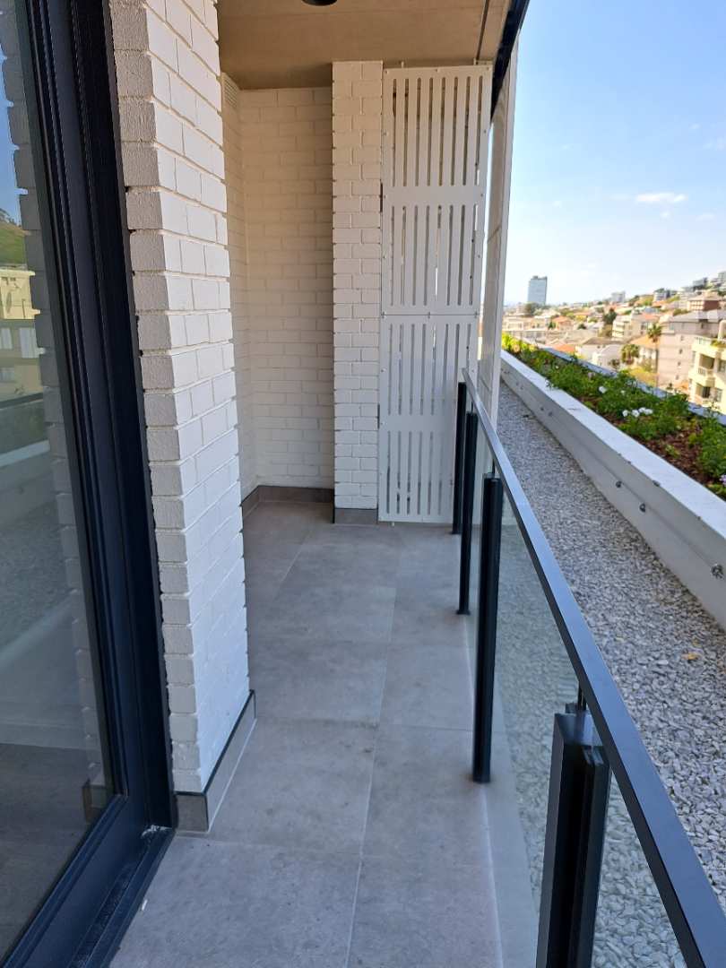 To Let 1 Bedroom Property for Rent in Sea Point Western Cape